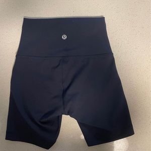 LIKE NEW - Lululemon Wunder Train High-Rise Short 6” Size 2